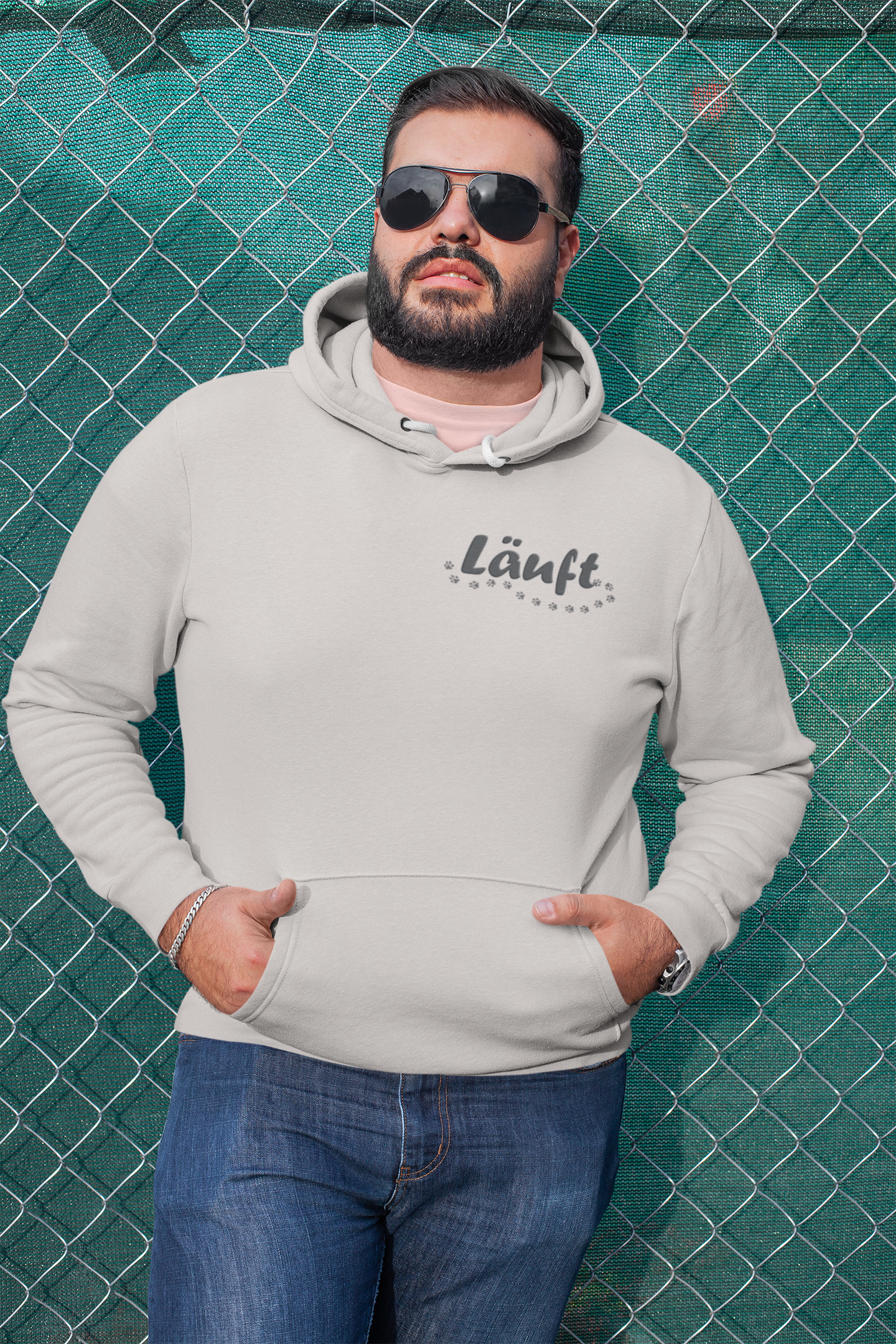Nachhaltiger Hoodie für Hundefreunde von Milkis Way mit lässigem Design und Kängurutasche
